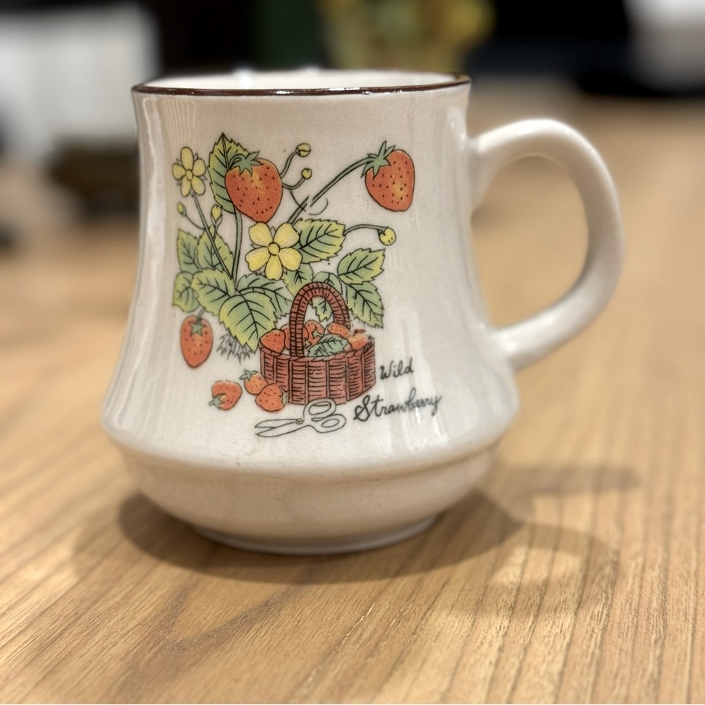 Vintage Rare Wild Strawberry Coffee Mug Cup Ceramic
